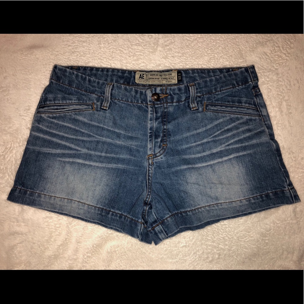 American Eagle 🔴 denim shorts, size 8